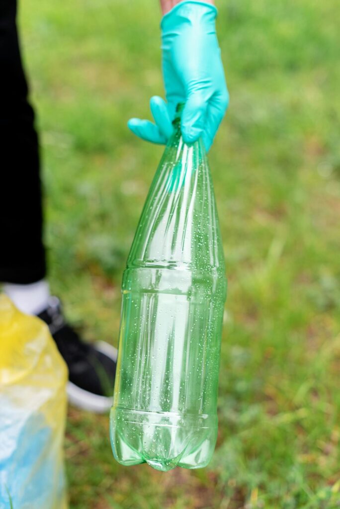Ecoblanqueo o greenwashing es una práctica de marketing que utilizan las marcas para hacer creer al público que sus productos y políticas son respetuosas con el medio ambiente.