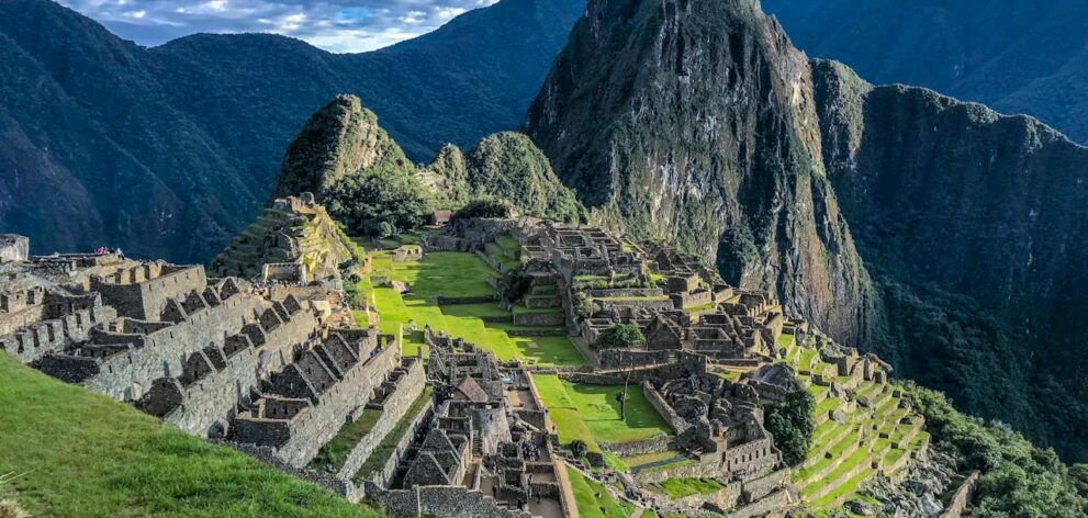 Con más del 55 % de avance, Perú construye un hospital en la ciudadela inca para turistas y locales. ¿Puede una infraestructura de salud cambiar el modo en que entendemos el turismo?