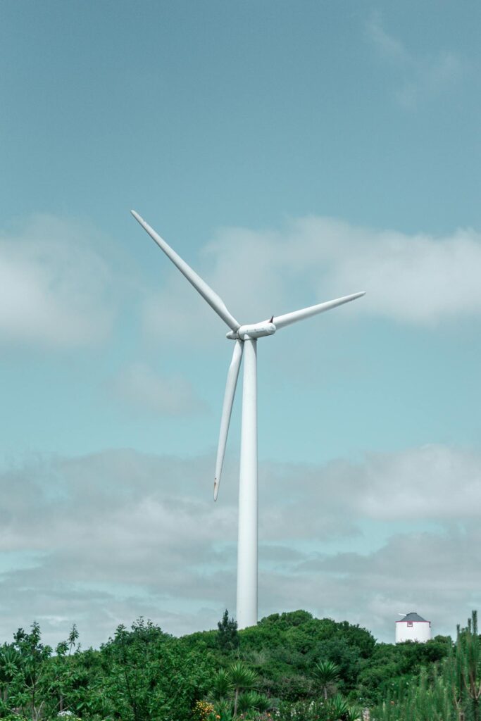 Latinoamérica tiene un gran potencial en energías renovables, lo que permite reducir la dependencia de combustibles fósiles y disminuir el impacto ambiental.
