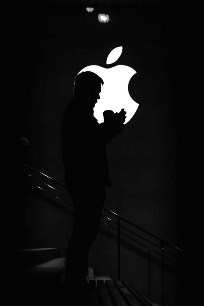 La alianza entre Apple y la firma de neurotecnología Synchron promete accesibilidad radical: controlar un iPhone con solo pensarlo.