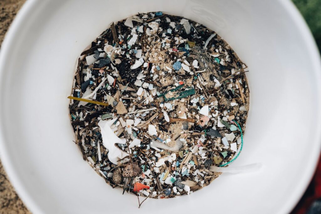 Japón revoluciona la lucha contra la contaminación oceánica con un plástico que desaparece sin rastro y abre nuevas rutas hacia una economía circular