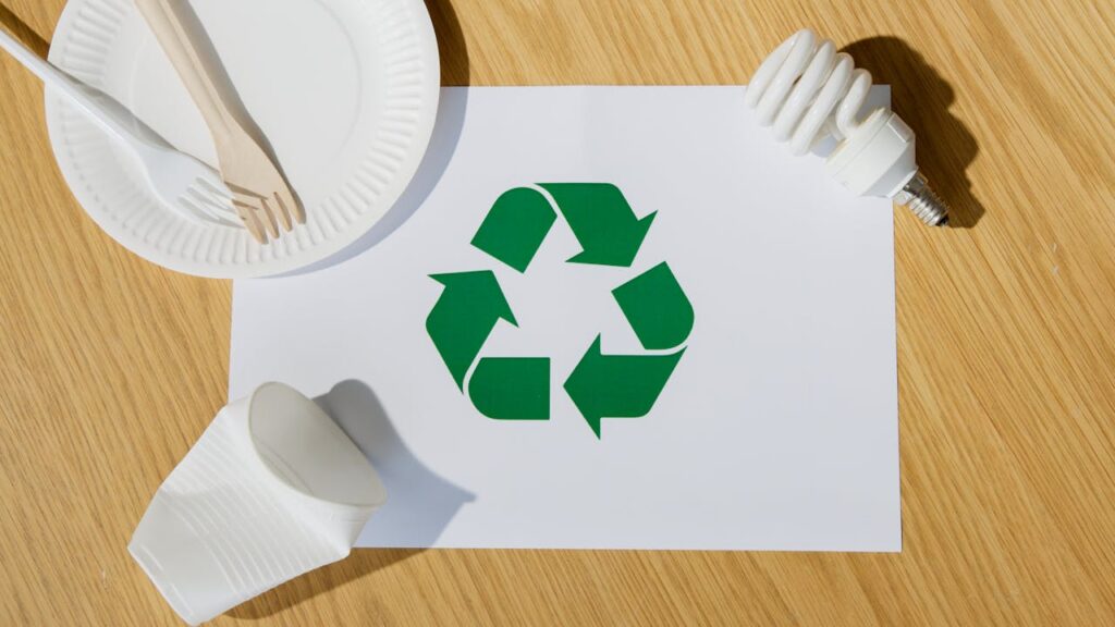 la economía circular radica en la implementación de principios clave que transforman la forma en que producimos y consumimos