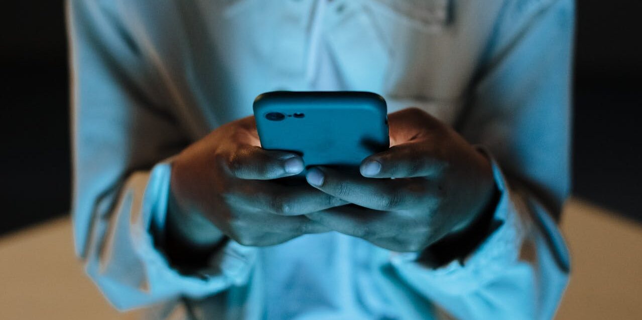 ¿Nuevo estándar en la protección digital infantil?Europa prueba app para verificar la edad en internet