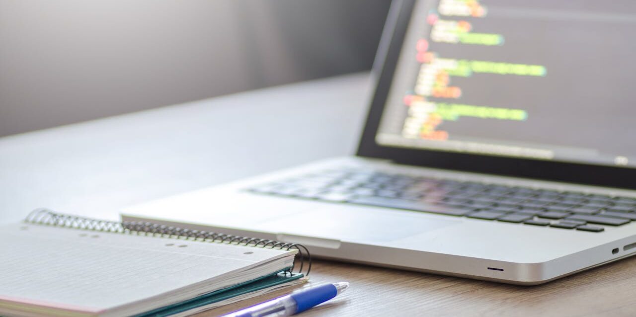 GovTech impulsa la eficiencia, transparencia y participación ciudadana desde la tecnología, demostrando que el emprendimiento latinoamericano puede acelerar la transformación del sector público