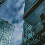 Una solución para la crisis de vivienda podría ser ocupar inmuebles abandonados.