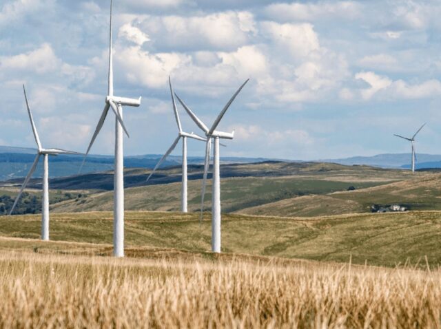 La transición de combustibles fósiles a energías renovables es liderada por un país latinoamericano